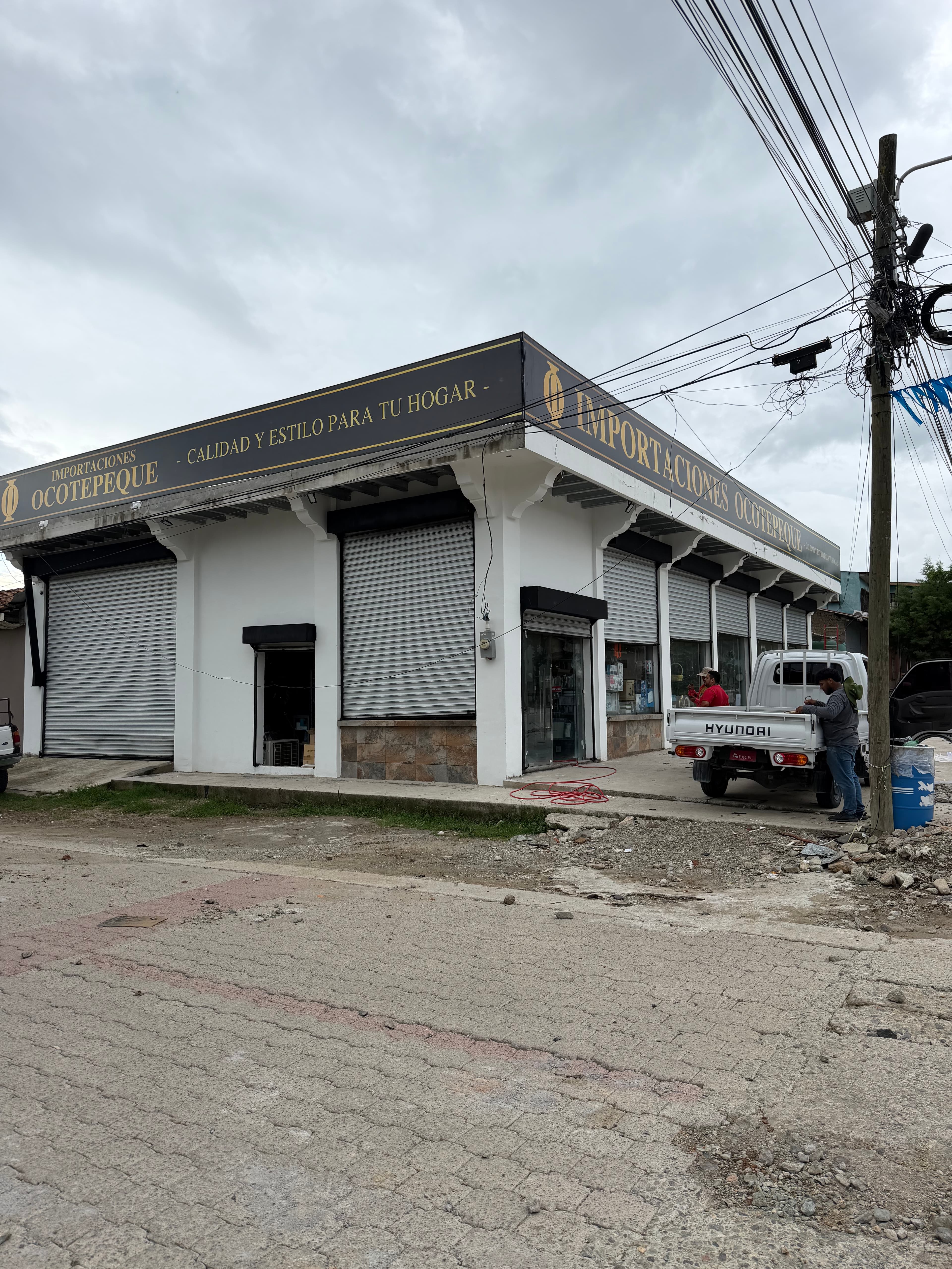 Rotulación integral de fachada de Importaciones Ocotepeque